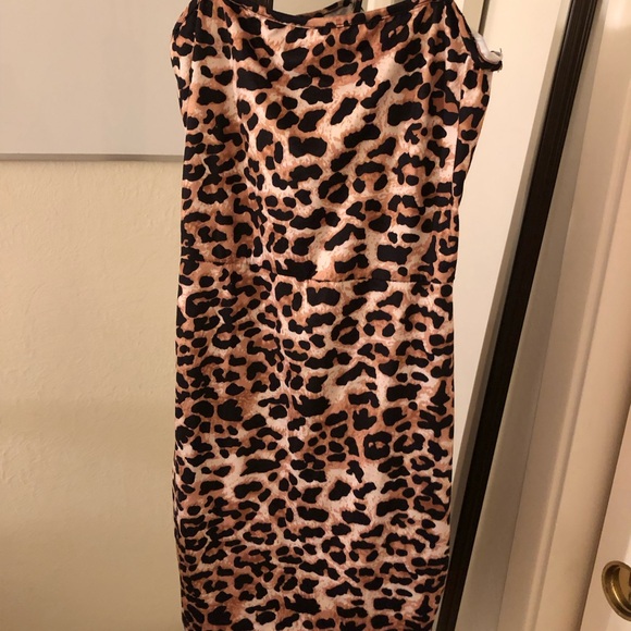 Leopard print sexy  mini fitted dress, 13 inches PTP, 26 inches long. - Picture 3 of 6